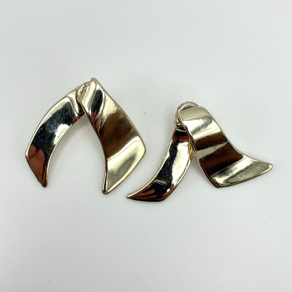 Vintage 80s Gold Tone Textured Ribbon Stud Earrings Women's Classic Jewelry 90s